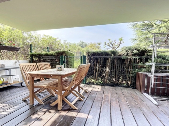 A VENDRE REZ DE JARDIN 2 PIÈCES JUAN LES PINS ROSTAGNE