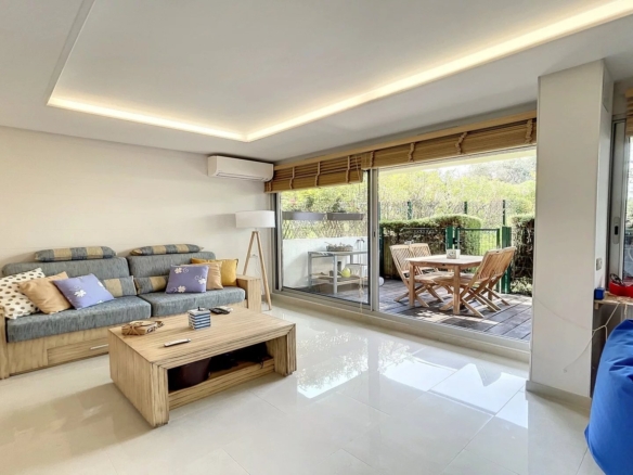 A VENDRE REZ DE JARDIN 2 PIÈCES JUAN LES PINS ROSTAGNE