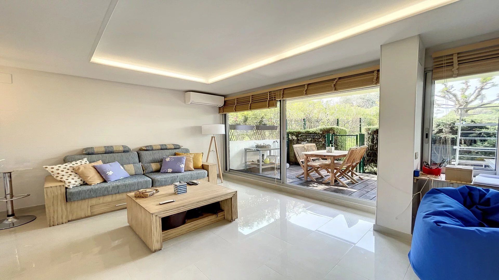 A VENDRE REZ DE JARDIN 2 PIÈCES JUAN LES PINS ROSTAGNE - Centre - Tanit Immobilier