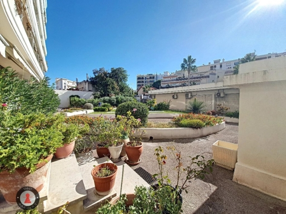 LOCATION ETUDIANTE STUDIO meublé 26m² Refait à neuf pour étudiant - Location - Tanit Immobilier