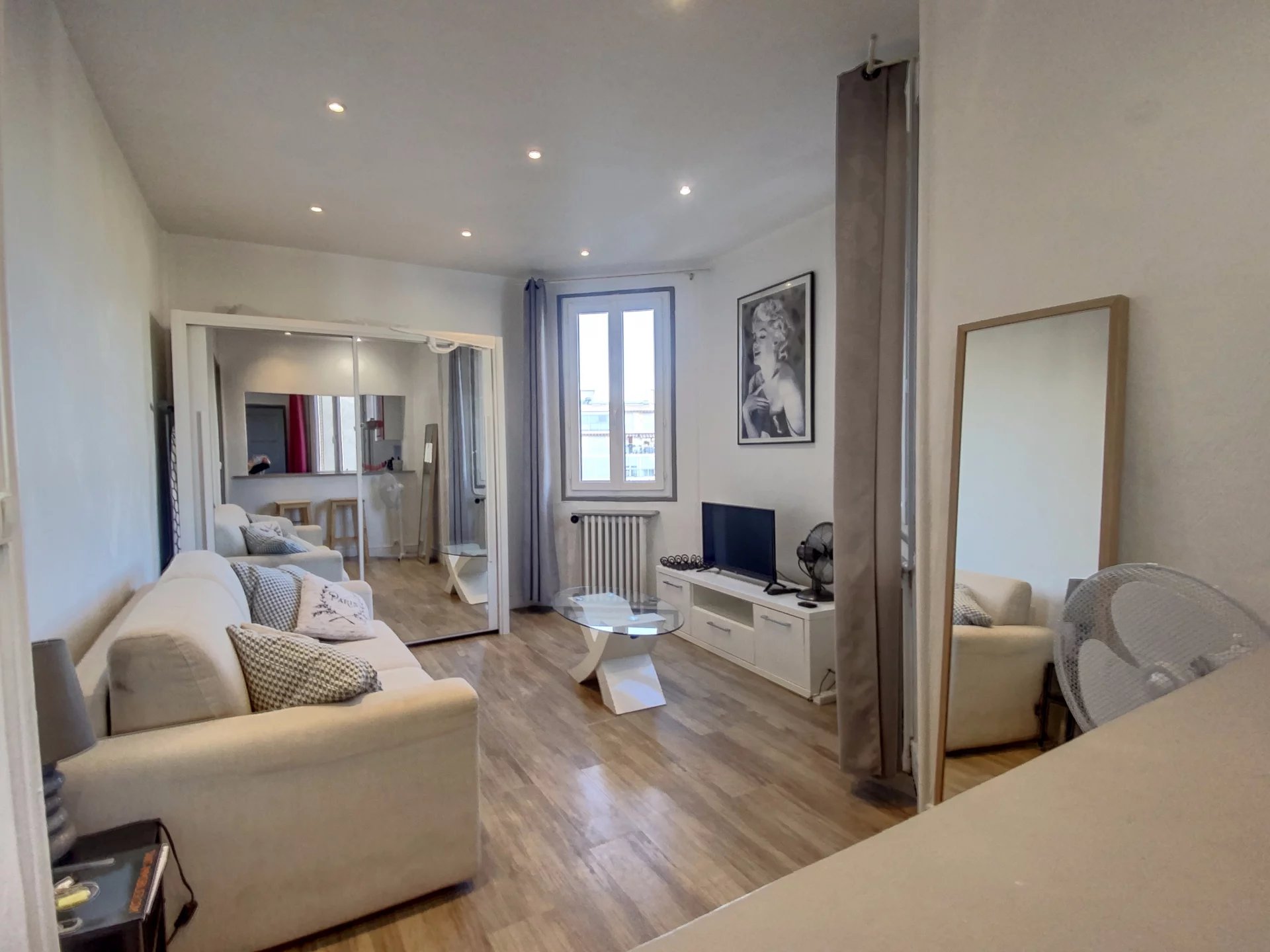 A LOUER STUDIO EN LOCATION A L'ANNEE - Vendu - Tanit Immobilier