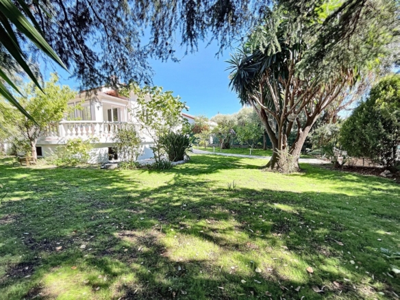 VILLA VALENTINA CHEMIN DE LA COLLE JUAN LES PINS - Location - Tanit Immobilier