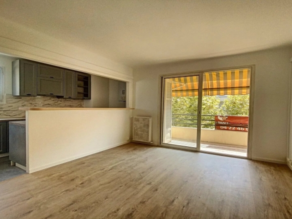 3 rooms on the top floor in the city center - Tanit Immobilier