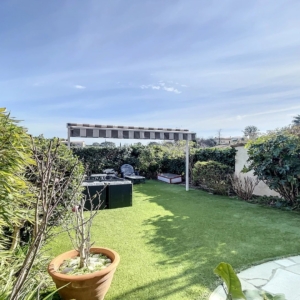 VILLA DANS UN DOMAINE SECURISÉ AVEC PISCINE ET TENNIS - Piscine - Tanit Immobilier