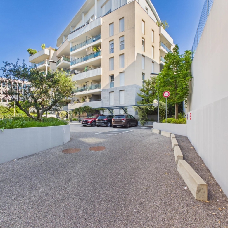 A VENDRE 2 PIECES ANTIBES AVEC PARKING