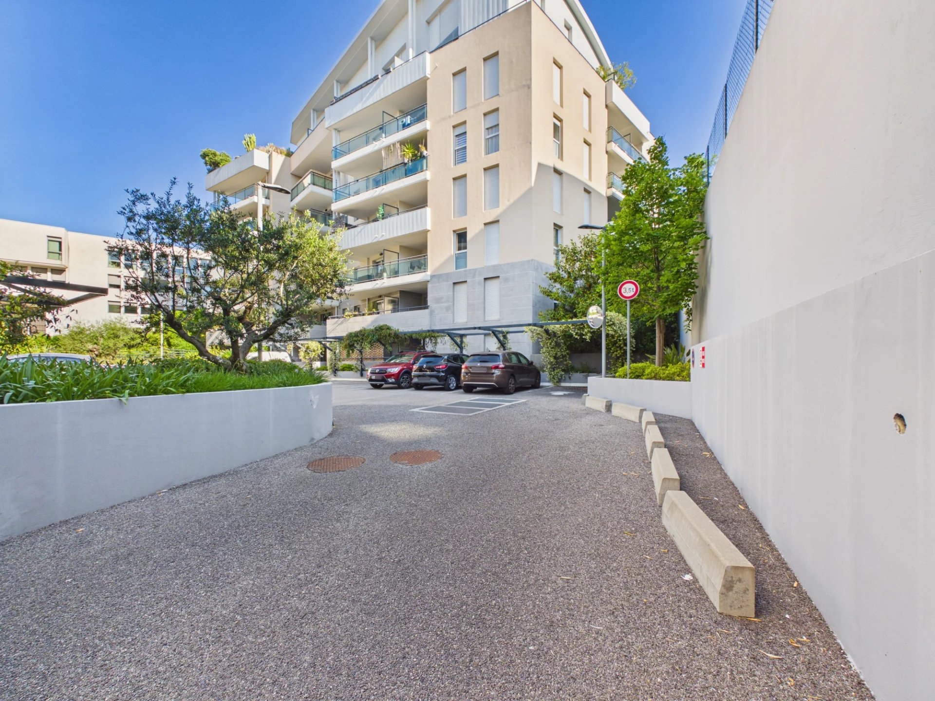 1067a9a7c3b062425d51e5b4f97c529b_1cd5b0c9d5_1920-original.jpg A VENDRE 2 PIECES ANTIBES AVEC PARKING