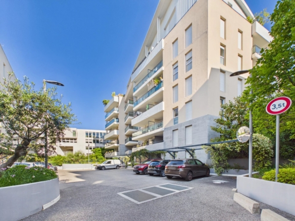 A VENDRE 2 PIECES ANTIBES AVEC PARKING