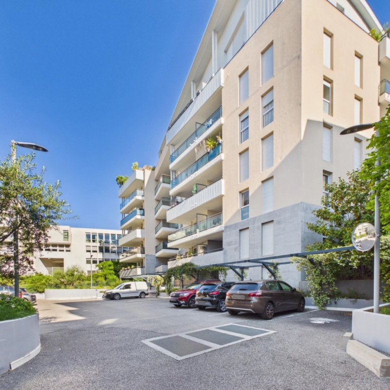 A VENDRE 2 PIECES ANTIBES AVEC PARKING