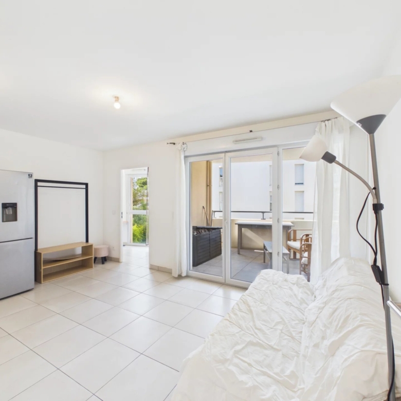 A VENDRE 2 PIECES ANTIBES AVEC PARKING