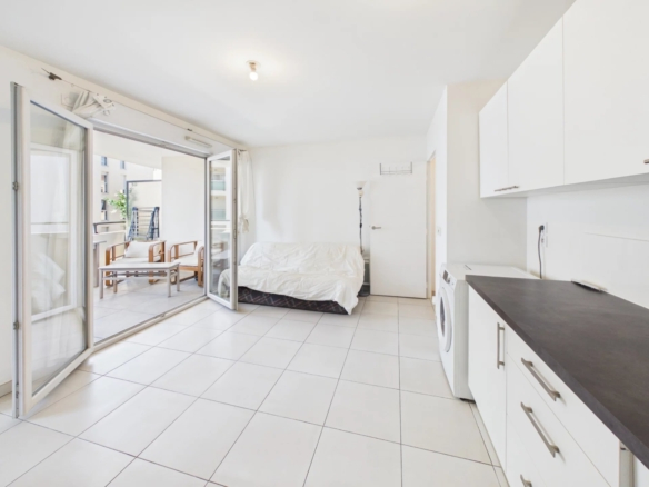 A VENDRE 2 PIECES ANTIBES AVEC PARKING