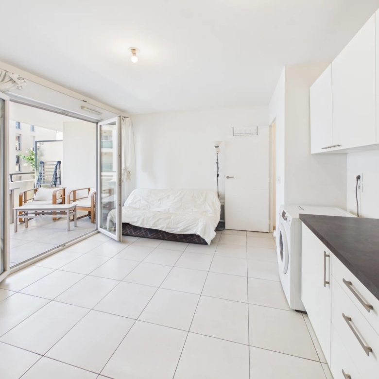 A VENDRE 2 PIECES ANTIBES AVEC PARKING