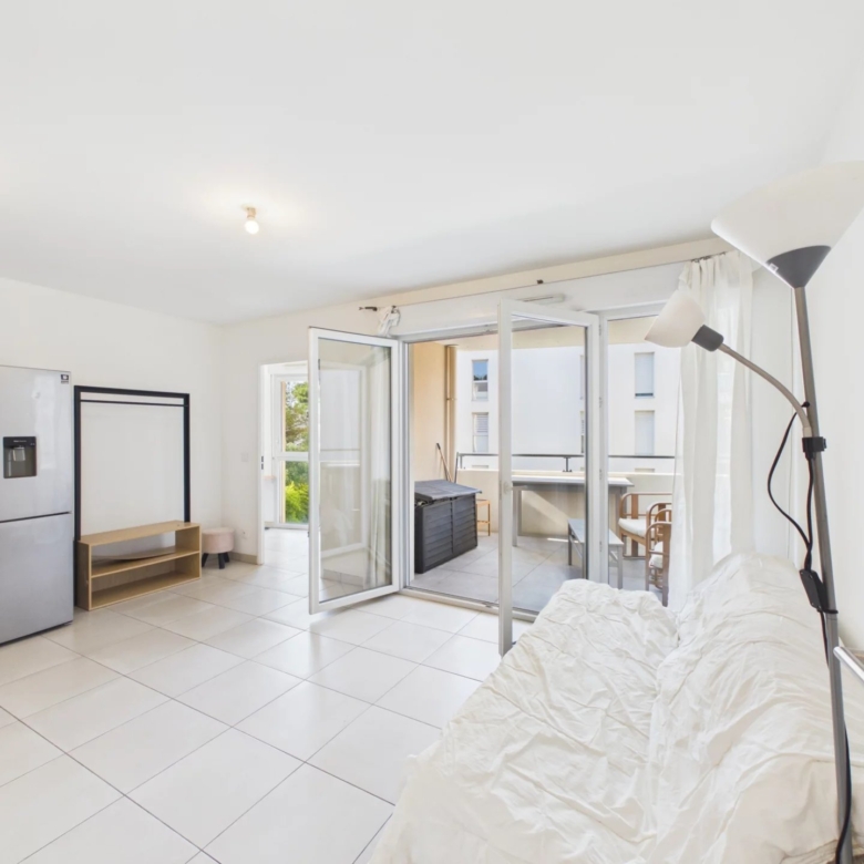 A VENDRE 2 PIECES ANTIBES AVEC PARKING
