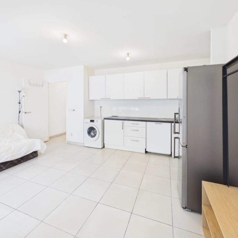 A VENDRE 2 PIECES ANTIBES AVEC PARKING