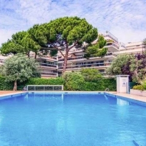 CAVE AVEC PORTE BLINDEE - Piscine - Tanit Immobilier