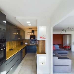 FOR SALE LARGE 3 ROOM APARTMENT OF 100 M2 COMPLETELY RENOVATED WITH GARAGE - Sold - Tanit Immobilier