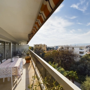 "Calme Absolu et Vue Dégagée : Découvrez Votre Havre de Paix avec Terrasse Géante" - Climatisation - Tanit Immobilier