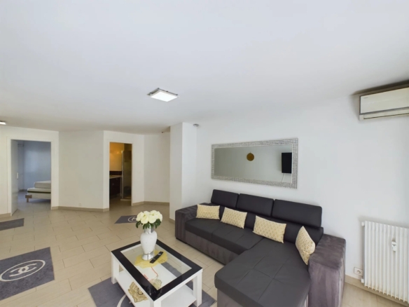 A VENDRE 3 PIÈCES TRAVERSANT BOULEVARD WILSON JUAN LES PINS - Exclusif - Tanit Immobilier