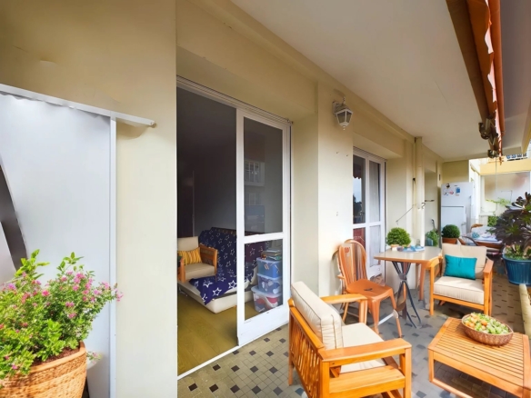 Appartement 3 pièces traversant à Juan-les-Pins - Gardien - Tanit Immobilier