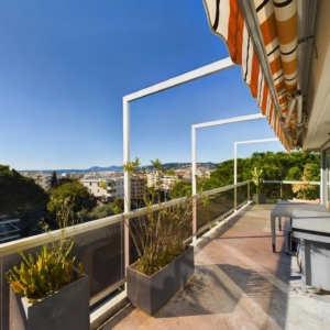 Charming apartment with corner terrace 44 m² - ANTIBES - Tanit Immobilier