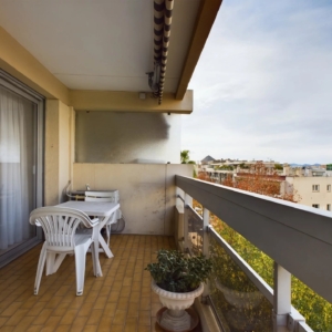 STUDIO DERNIER ETAGE HYPER CENTRE ANTIBES JUAN LES PINS - Gardien - Tanit Immobilier