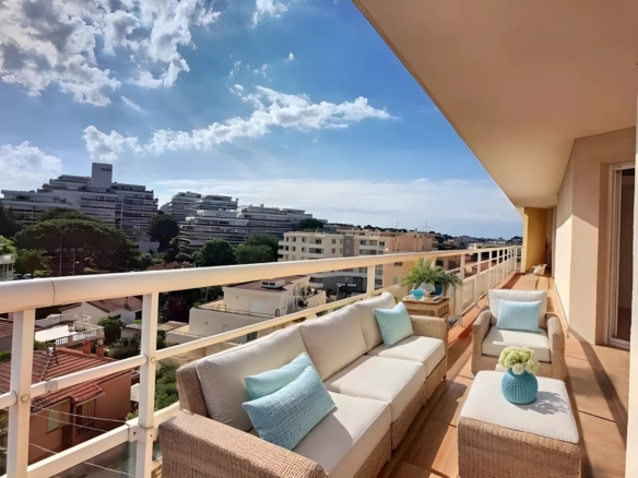 Appartement 3 Pièces avec Terrasse circulaire parking et cave - Tanit Immobilier