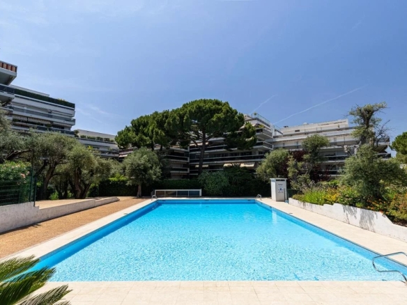 À Vendre – Appartement 2 Pièces de Standing – Résidence Mas de Tanit à Juan-les-Pins - Piscine - Tanit Immobilier