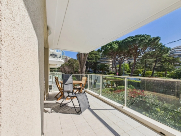Beau 3 pièces avec terrasse d’angle et garage, proche plages et commerces ! - Tanit Immobilier