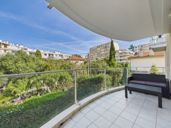 1-Bedroom Apartment – High-End Residence – Terrace & Secure Parking - Tanit Immobilier