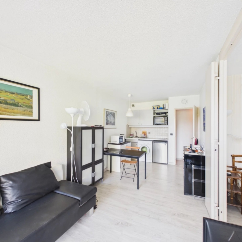 A vendre 2 Pieces 33 m2  Juan les Pins Piscine