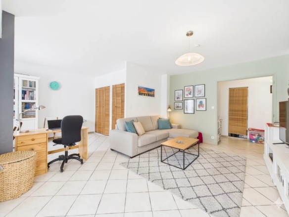 À VENDRE – 4 PIÈCES TRAVERSANT – ÉTAGE ÉLEVÉ – JUAN-LES-PINS - Tanit Immobilier