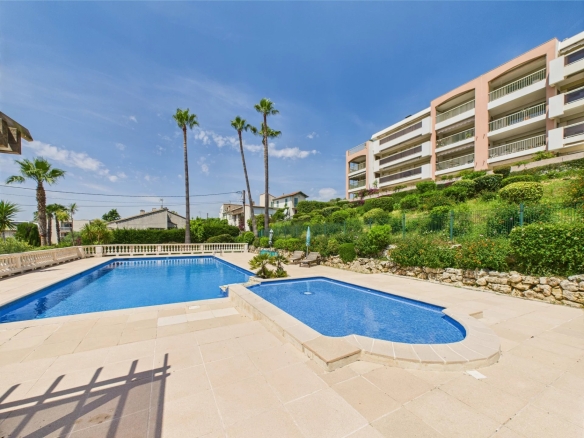 📍 À VENDRE – 3 PIÈCES D’ANGLE AVEC VUE MER – RÉSIDENCE DE STANDING AVEC PISCINE – ANTIBES - Piscine - Tanit Immobilier