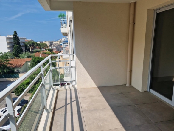 LOCATION VIDE A L ANNEE - Location - Tanit Immobilier
