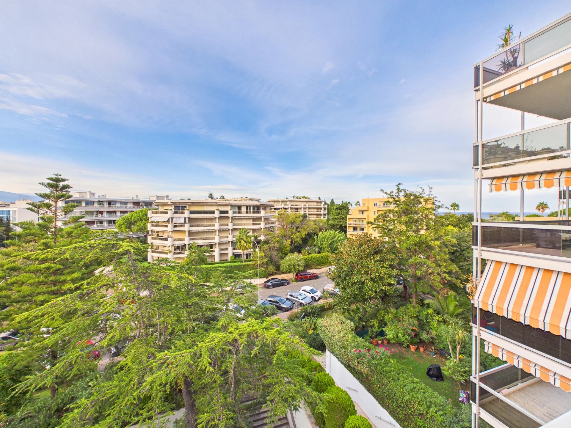 À deux pas d’Antibes et Juan-les-Pins – Studio cabine en résidence sécurisée avec parc et piscine - Fournel-Badine - Tanit Immobilier