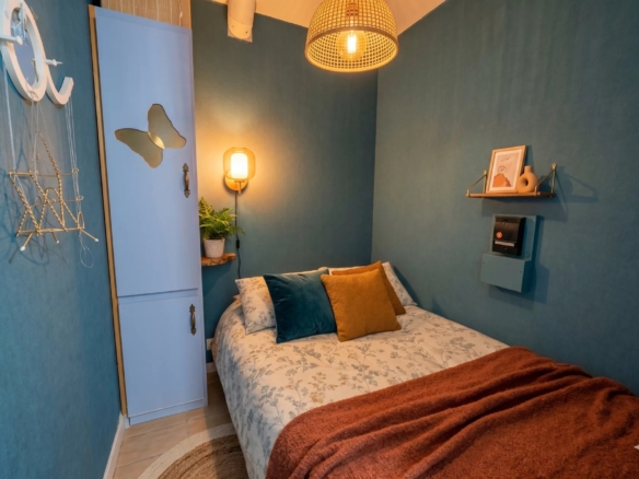 À deux pas d’Antibes et Juan-les-Pins – Studio cabine en résidence sécurisée avec parc et piscine