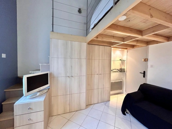 Furnished studio with mezzanine in bourgeois residence – Ideal investor or pied-à-terre - Tanit Immobilier