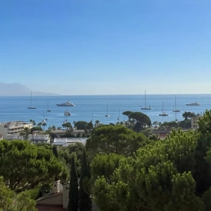 À VENDRE – Dernier étage avec vue mer | 2 pièces de 36 m² rénové – Juan-les-Pins (Rostagne) - JUAN LES PINS - Tanit Immobilier