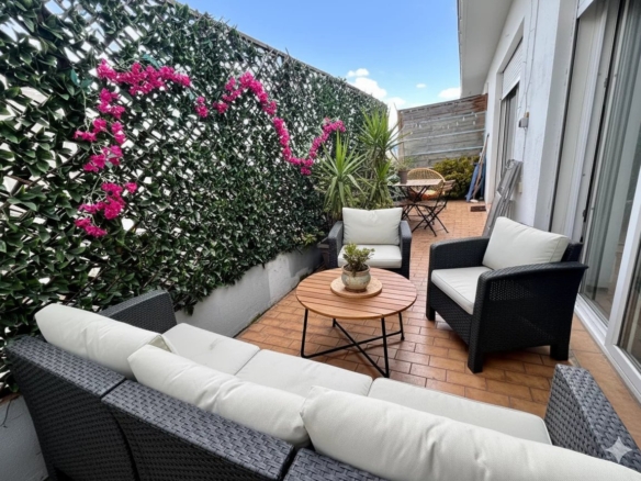 Juan-les-Pins – 2 pièces traversant Dernier Etage, 2 terrasses - Tanit Immobilier