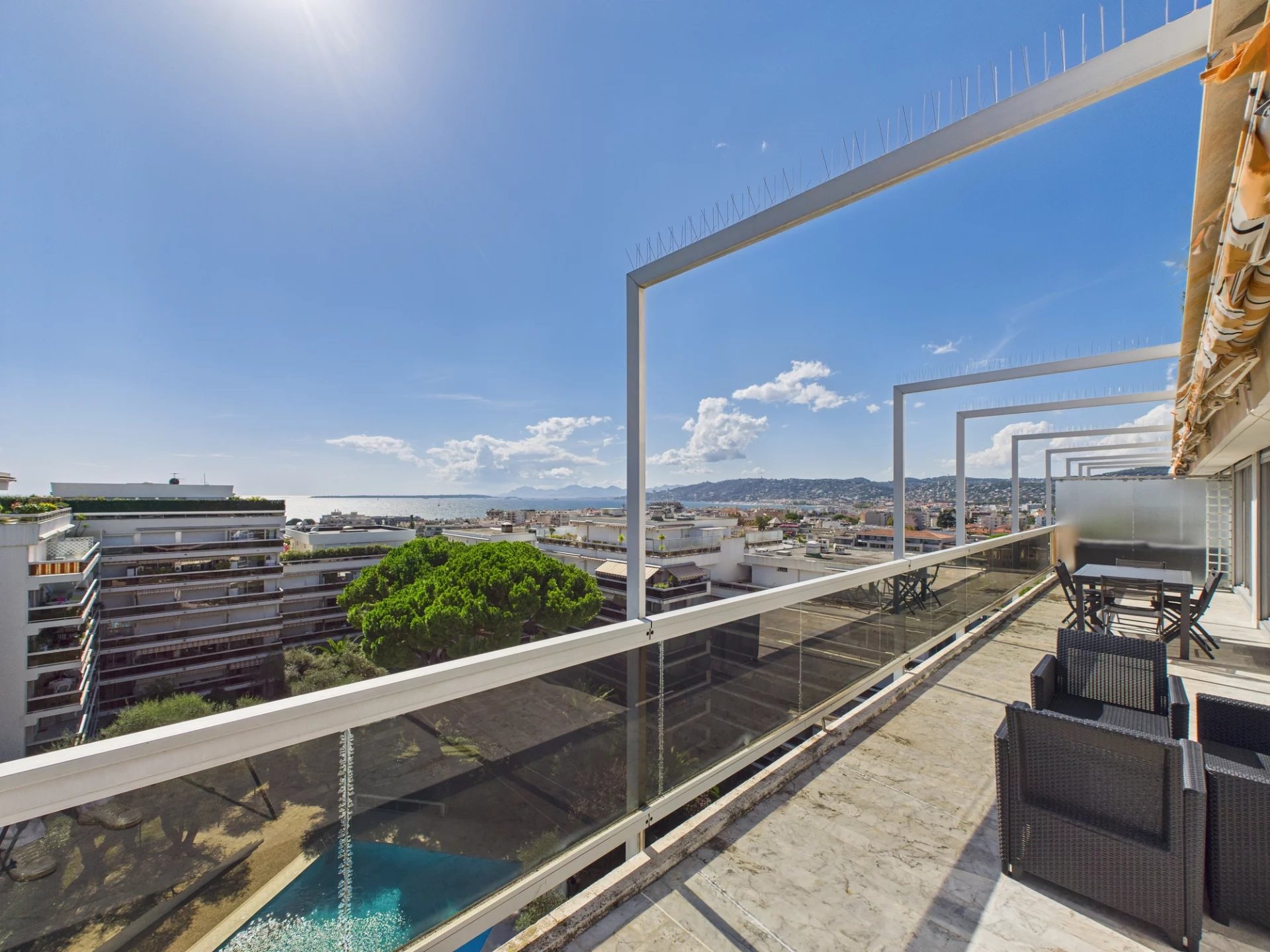 🏡 À VENDRE – Superbe appartement 3 pièces avec terrasse plein ciel de 55 m² – Juan-les-Pins (Rostagne) - Le marché immobilier - Tanit Immobilier