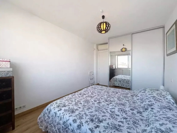 À deux pas des plages et de la Pinède – Superbe appartement 4 pièces vue mer