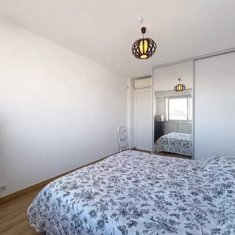 À deux pas des plages et de la Pinède – Superbe appartement 4 pièces vue mer
