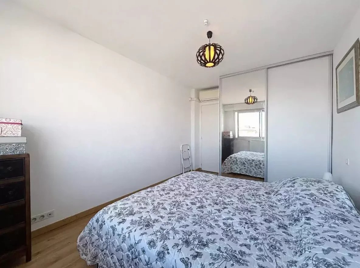 2c73f842340c5dfc4d3b7acfd70e2b4c_72d21cc46b_1184-original.jpg À deux pas des plages et de la Pinède – Superbe appartement 4 pièces vue mer