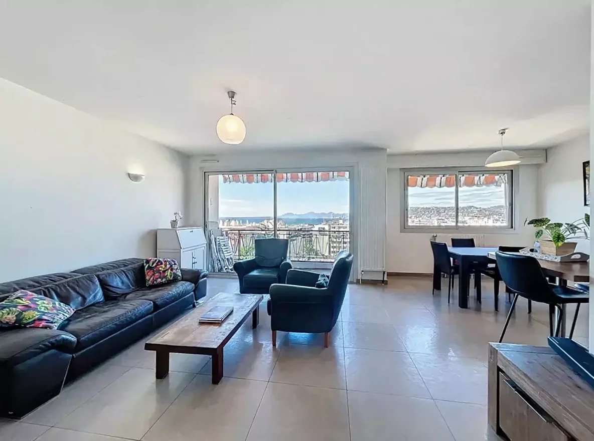 51448ea220cabb9dc362d349b2aadac5_9cf33420fe_1184-original.jpg À deux pas des plages et de la Pinède – Superbe appartement 4 pièces vue mer