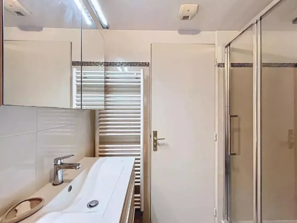À deux pas des plages et de la Pinède – Superbe appartement 4 pièces vue mer