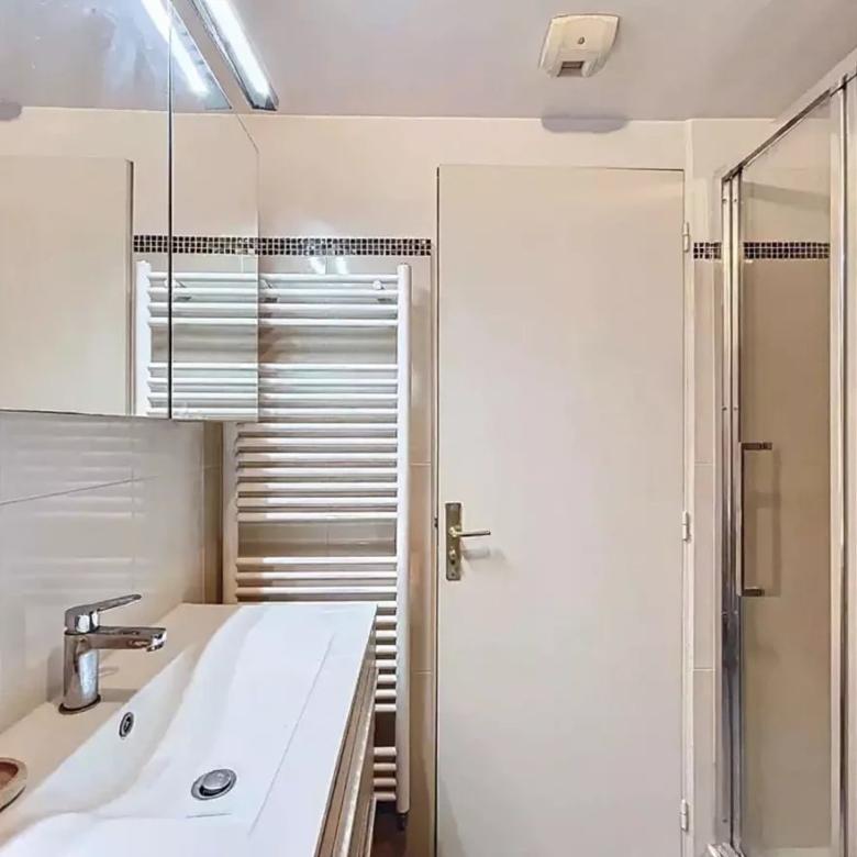 À deux pas des plages et de la Pinède – Superbe appartement 4 pièces vue mer