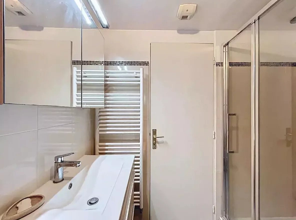 9f19ae511c3d47d6515fe52b574ca49d_25468c40fe_1184-original.jpg À deux pas des plages et de la Pinède – Superbe appartement 4 pièces vue mer