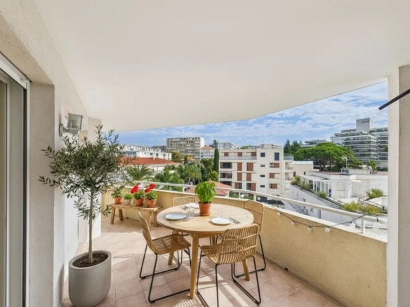 4-ROOM APARTMENT — High-End Residence — TERRACES & DOUBLE PARKING - Air conditioning - Tanit Immobilier