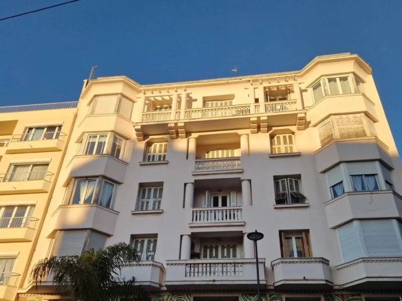 Beau 2 pièces de 40 m² – Immeuble de caractère proche mer, commerces et gare - ANTIBES - Tanit Immobilier