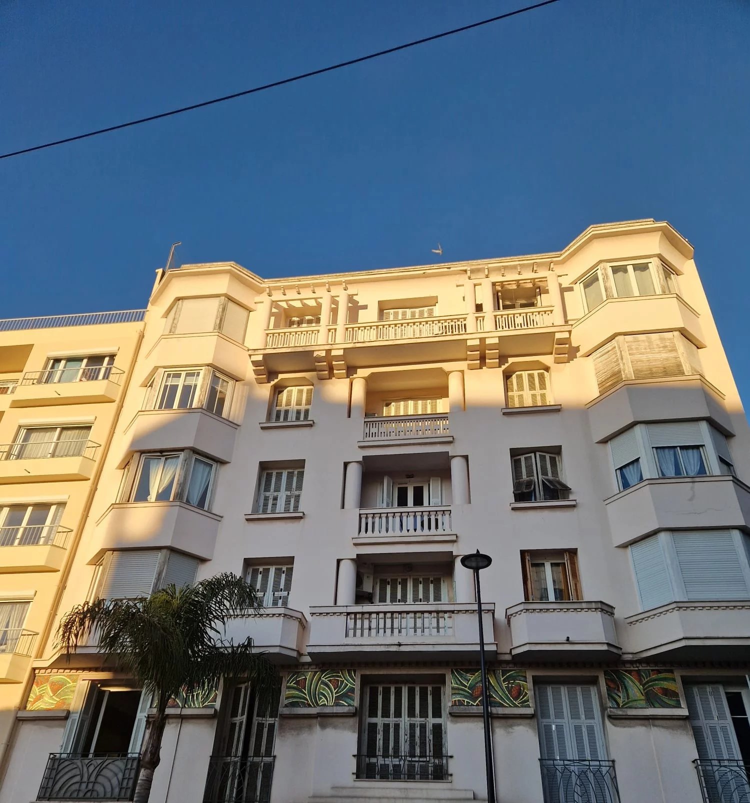 Beau 2 pièces de 40 m² – Immeuble de caractère proche mer, commerces et gare - ANTIBES - Tanit Immobilier