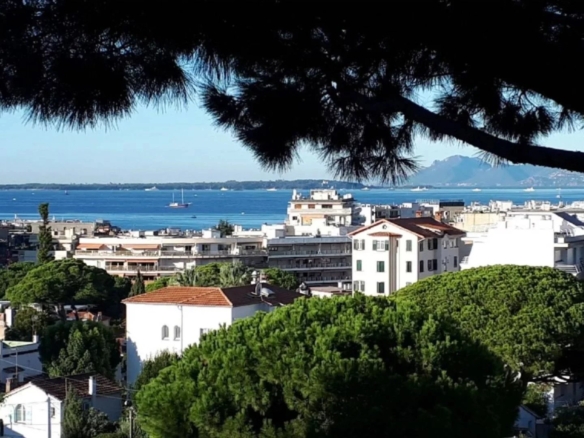 Juan-les-Pins – Mas de Tanit / Rostagne