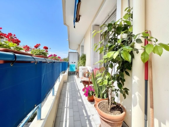 Spacieux 2 Pièces de 52 m² – Emplacement idéal à 150 mètres des plages de Juan-les-Pins - Tanit Immobilier